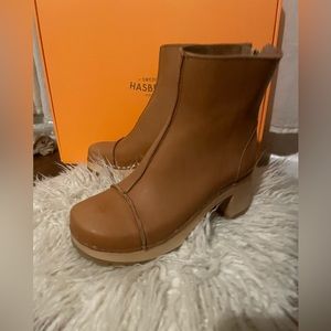 ✨Swedish Hasbeens Stitchy Block Heel Bootie NWT in color Nature🤎